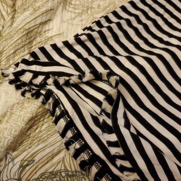 Green Envelope Los Angeles T-Shirt Black White Tassle - Picture 11 of 11